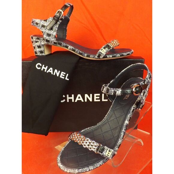 CHANEL G31705 NAVY TWEED GOLD CHAIN CC PEARL LOGO SANDALS LOW HEEL PUMPS 39.5 9 - Picture 1 of 12